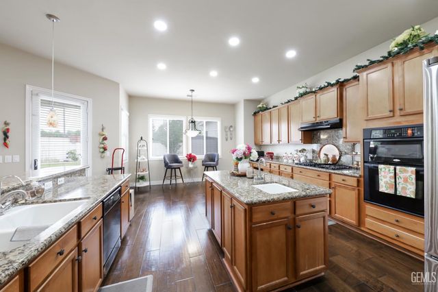 12410 Parkerhill Drive, Bakersfield, CA 93311