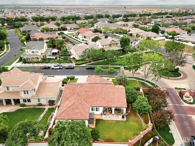 12410 Parkerhill Drive, Bakersfield, CA 93311