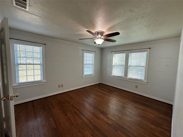 5801 Ellison Avenue, Haltom City, TX 76117