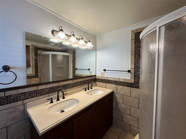 5801 Ellison Avenue, Haltom City, TX 76117