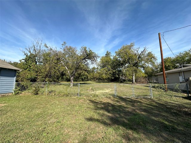 5801 Ellison Avenue, Haltom City, TX 76117