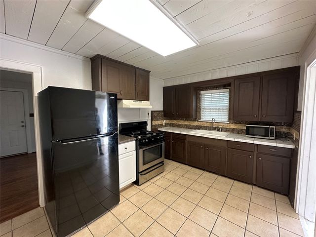 5801 Ellison Avenue, Haltom City, TX 76117