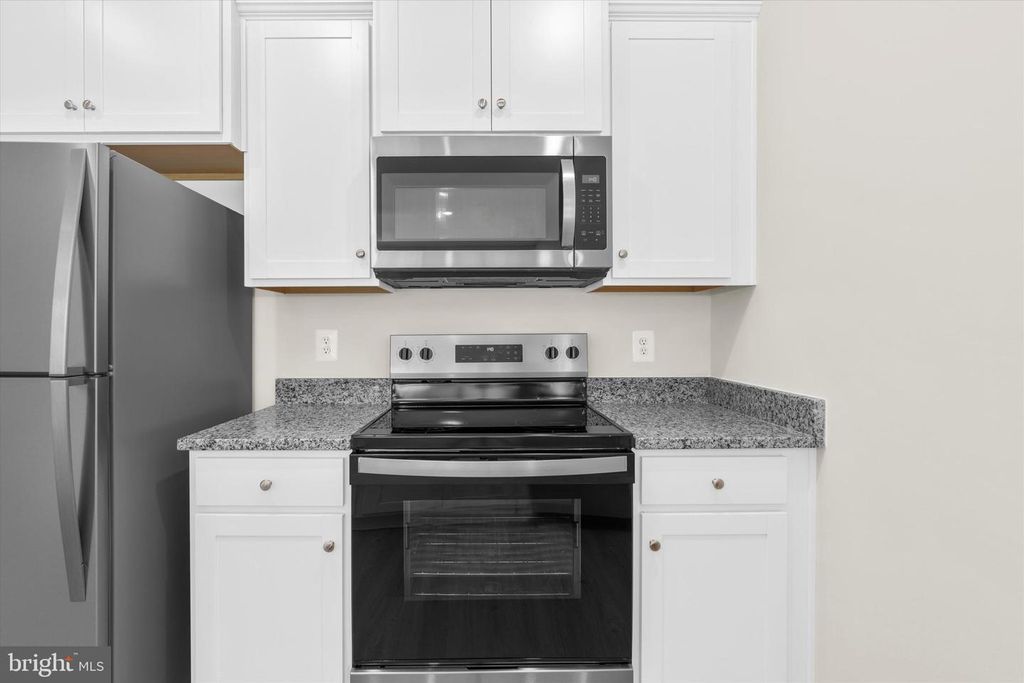 Image 11 of property listing at 8129 BARTHOLOMEW CT, Baltimore, MD 21206