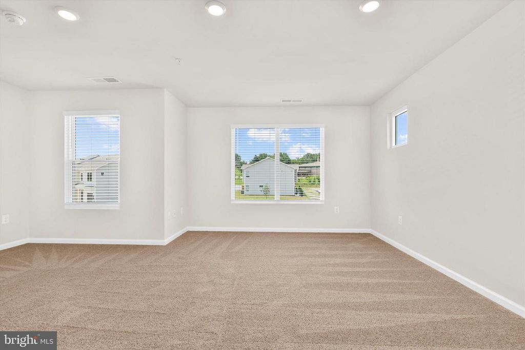 Image 13 of property listing at 8129 BARTHOLOMEW CT, Baltimore, MD 21206