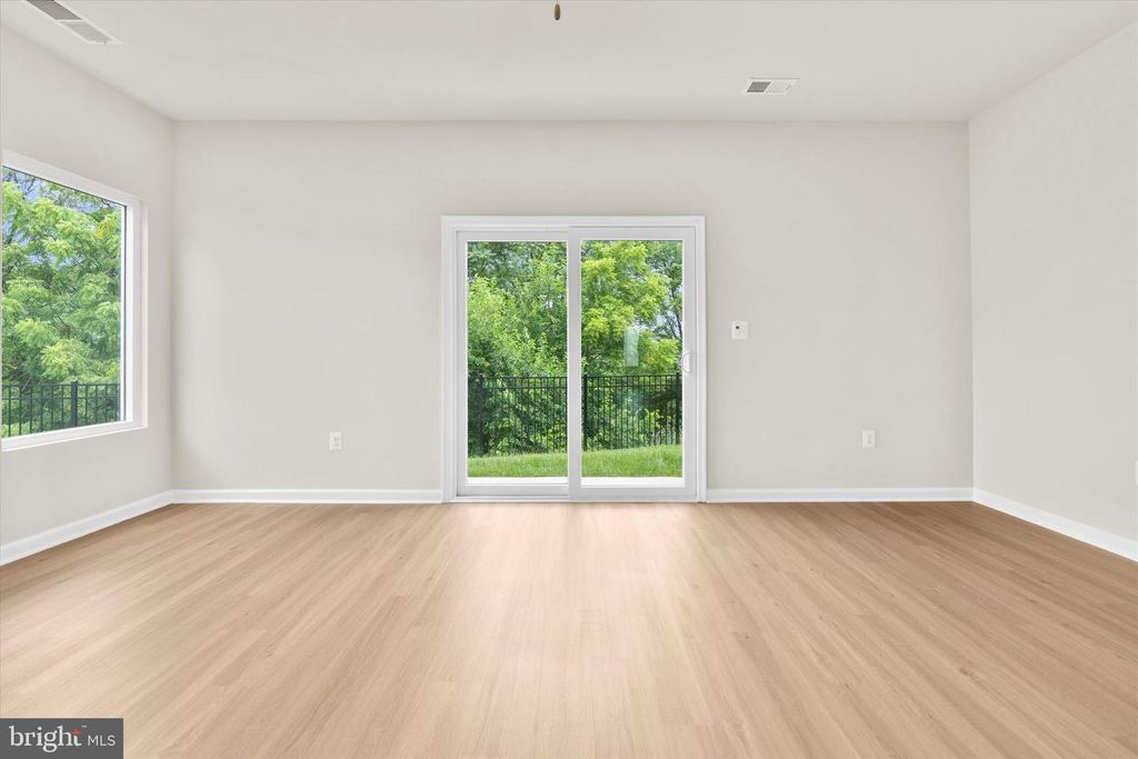 Image 8 of property listing at 8129 BARTHOLOMEW CT, Baltimore, MD 21206