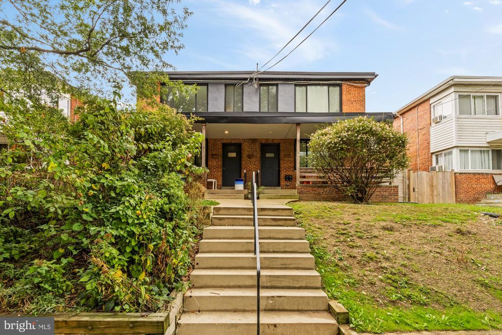 215 HAWAII AVE NE, Washington, DC 20011