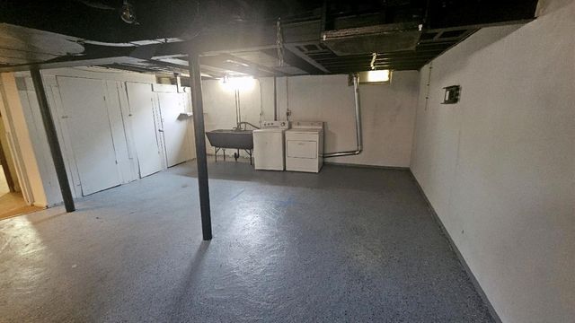 21345 Newcastle Road, Harper Woods City, MI 48225