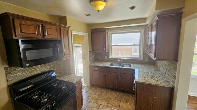 21345 Newcastle Road, Harper Woods City, MI 48225