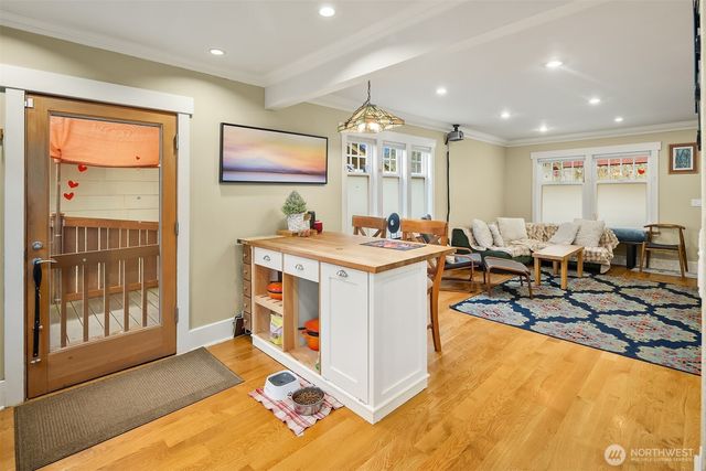 6016 44th Avenue SW, Seattle, WA 98136