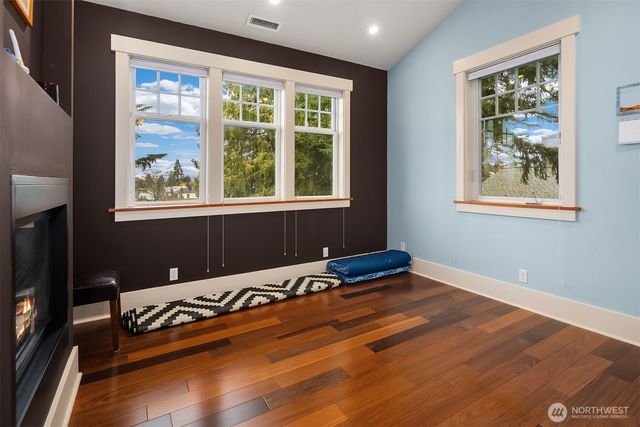 6016 44th Avenue SW, Seattle, WA 98136