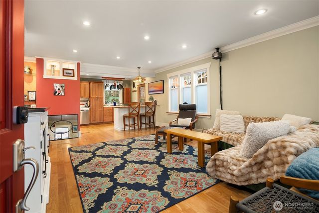 6016 44th Avenue SW, Seattle, WA 98136