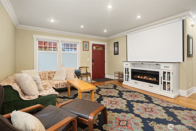 6016 44th Avenue SW, Seattle, WA 98136