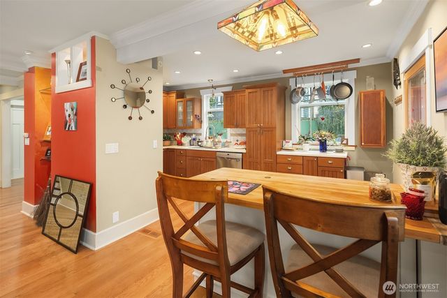 6016 44th Avenue SW, Seattle, WA 98136