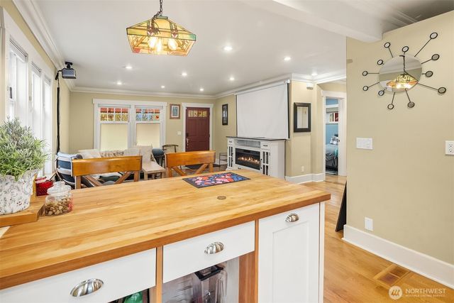 6016 44th Avenue SW, Seattle, WA 98136