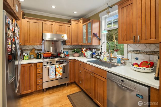 6016 44th Avenue SW, Seattle, WA 98136