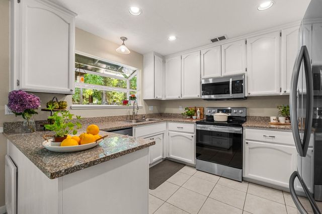 105 Snow Bar Ct, Folsom, CA 95630