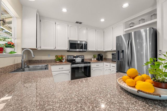 105 Snow Bar Ct, Folsom, CA 95630