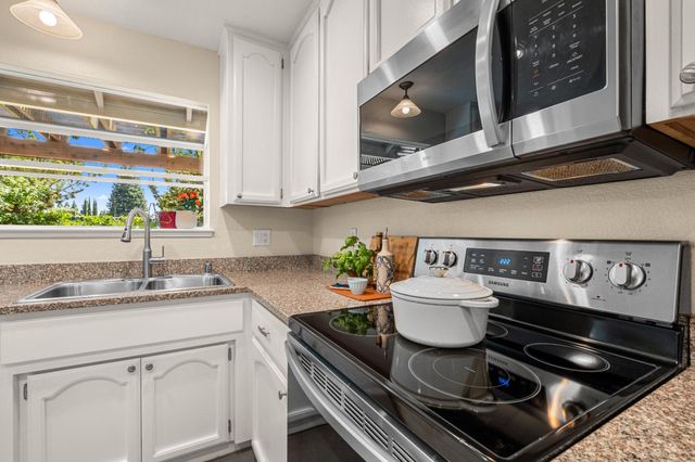 105 Snow Bar Ct, Folsom, CA 95630