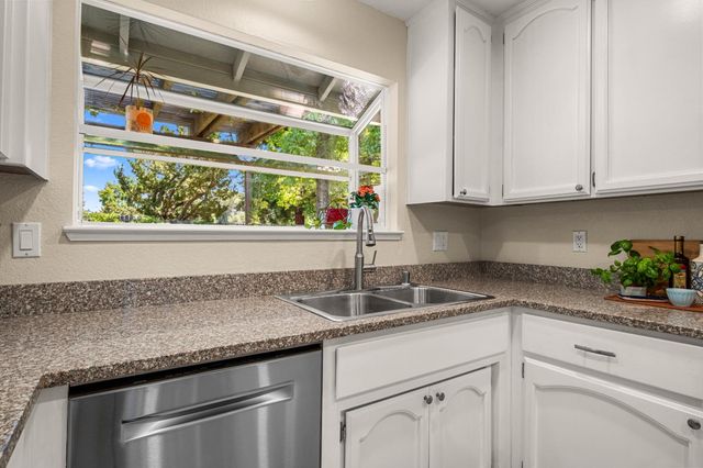 105 Snow Bar Ct, Folsom, CA 95630