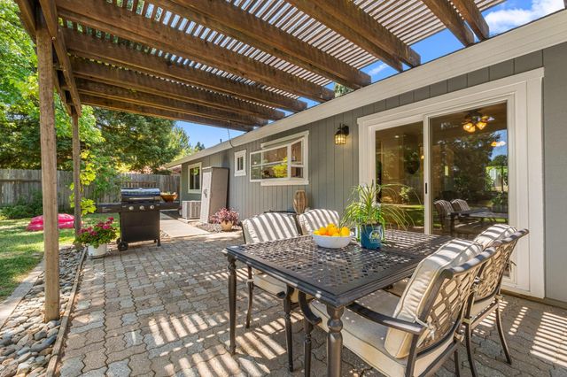 105 Snow Bar Ct, Folsom, CA 95630