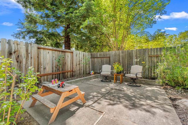 105 Snow Bar Ct, Folsom, CA 95630
