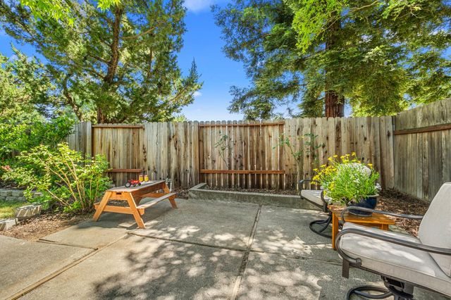 105 Snow Bar Ct, Folsom, CA 95630