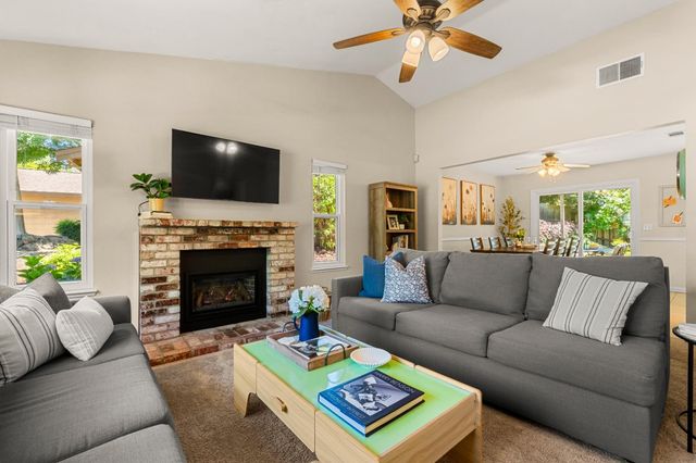 105 Snow Bar Ct, Folsom, CA 95630