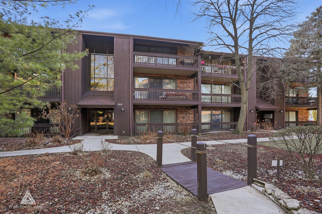 9609 Austin Avenue W3, Oak Lawn, IL 60453 — exterior