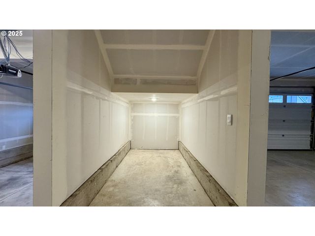 11728 Sw HAYRICK Ter, Beaverton, OR 97007