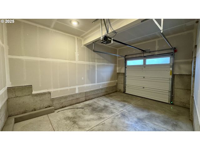 11728 Sw HAYRICK Ter, Beaverton, OR 97007