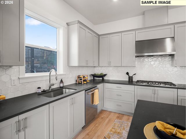 11728 Sw HAYRICK Ter, Beaverton, OR 97007