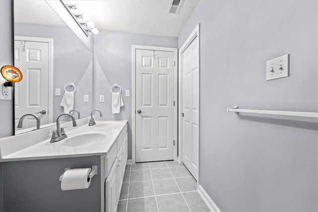 12670 Oakwood Drive, Platte City, MO 64079