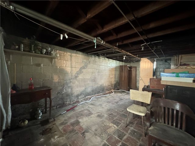 325 Crest Ave, Charleroi Boro, PA 15022
