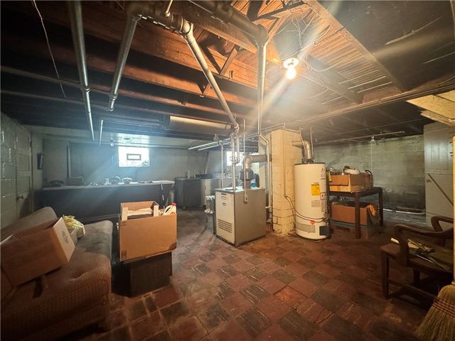 325 Crest Ave, Charleroi Boro, PA 15022