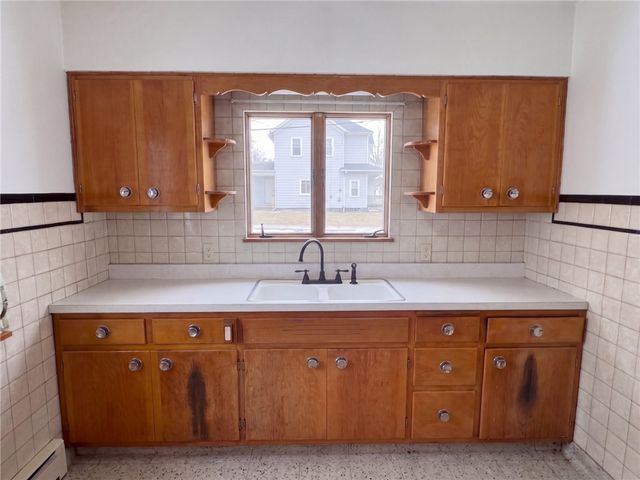 325 Crest Ave, Charleroi Boro, PA 15022