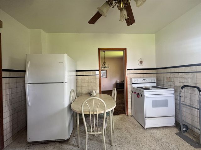 325 Crest Ave, Charleroi Boro, PA 15022