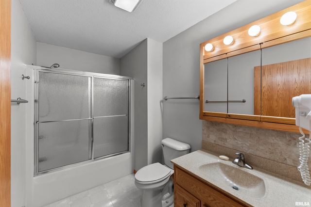 2009 VILLA PINES Circle, Carbon Cliff, IL 61239