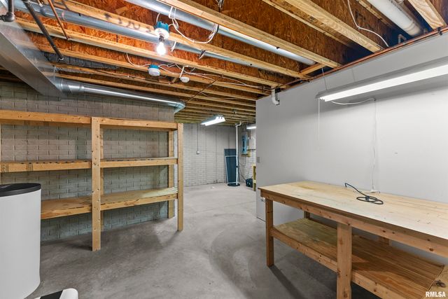 2009 VILLA PINES Circle, Carbon Cliff, IL 61239