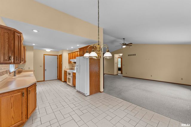 2009 VILLA PINES Circle, Carbon Cliff, IL 61239