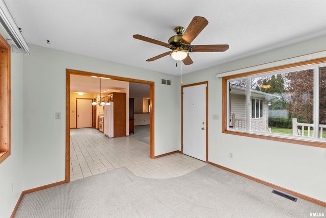 2009 VILLA PINES Circle, Carbon Cliff, IL 61239