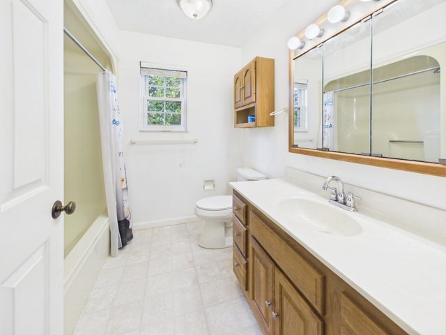 33 Lynn Marr Drive, Huntington, WV 25705