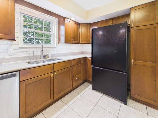 33 Lynn Marr Drive, Huntington, WV 25705