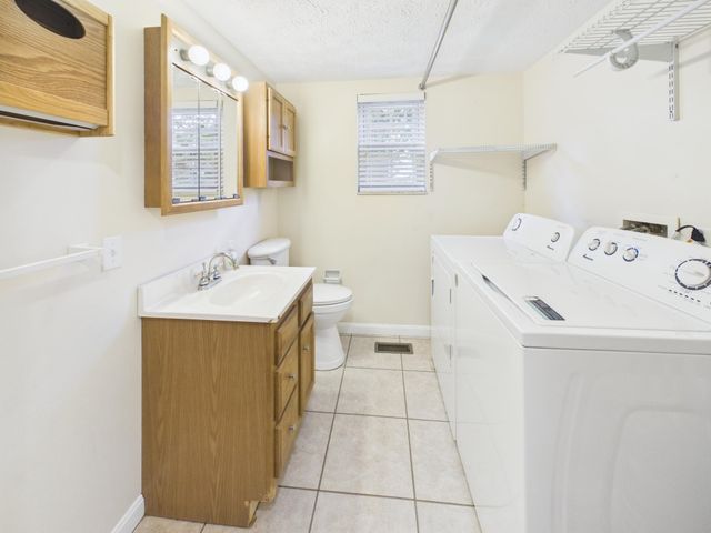 33 Lynn Marr Drive, Huntington, WV 25705