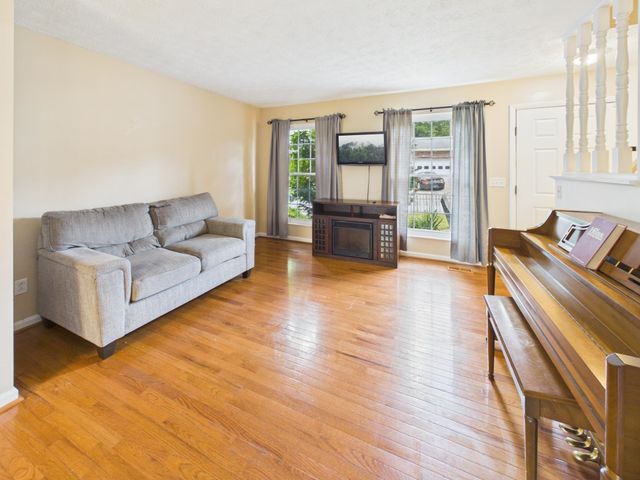 33 Lynn Marr Drive, Huntington, WV 25705