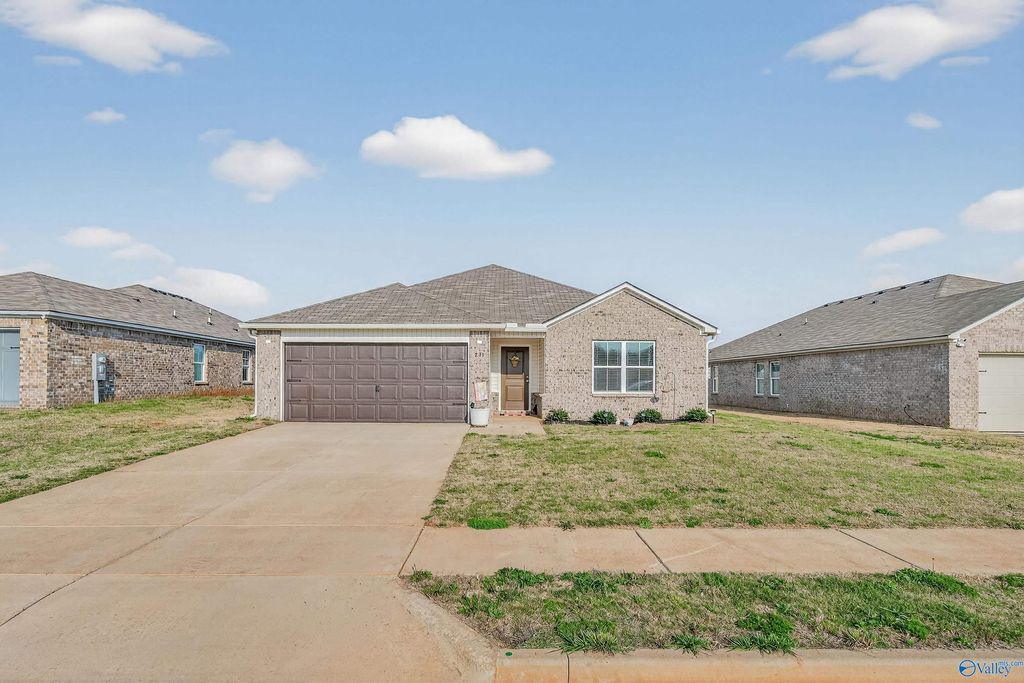 231 Faded Rose Lane, Toney, AL 35773