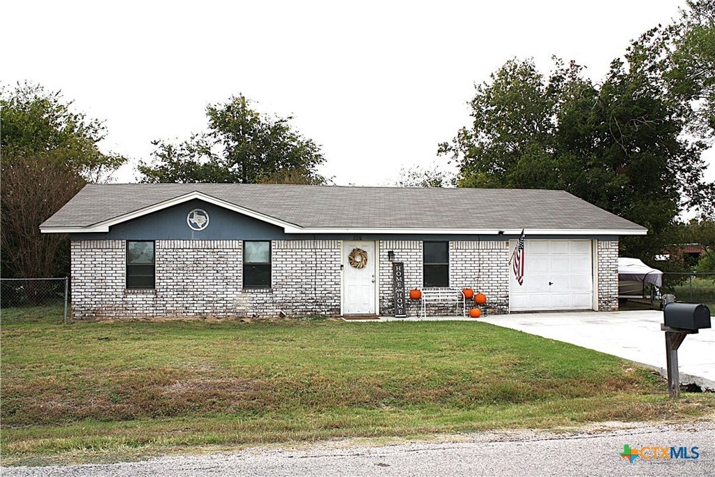Image 1 of property listing at 501 Harper Street, Holland, TX 76534