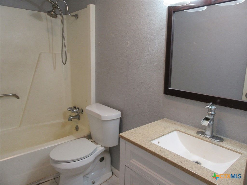 Image 13 of property listing at 501 Harper Street, Holland, TX 76534