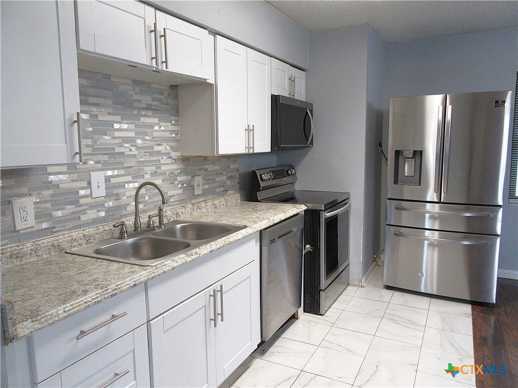 Image 4 of property listing at 501 Harper Street, Holland, TX 76534