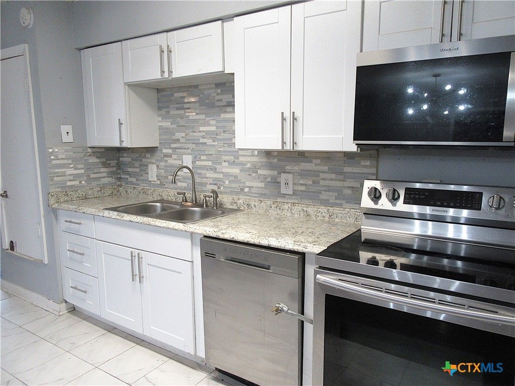 Image 6 of property listing at 501 Harper Street, Holland, TX 76534
