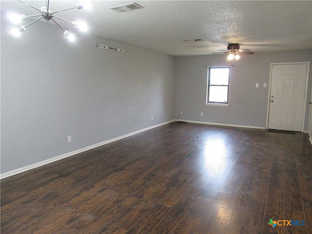 Image 7 of property listing at 501 Harper Street, Holland, TX 76534